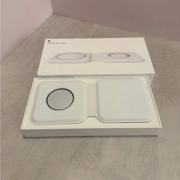 Apple MagSafe Duo Charger - Like New - Picture 2 of 6